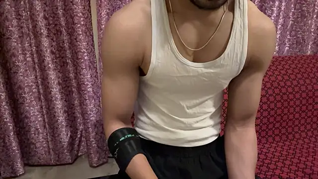 hot hunk boy online show from 02/10/26, 09:52