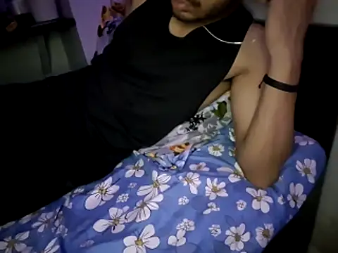 hot hunk boy online show from 10/24/25, 02:27