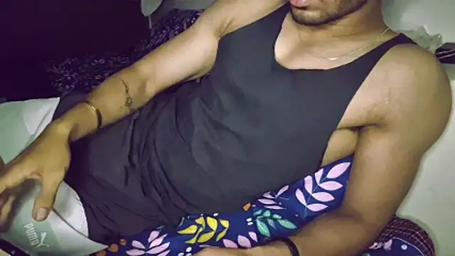 hot hunk boy online show from 11/16/25, 07:51