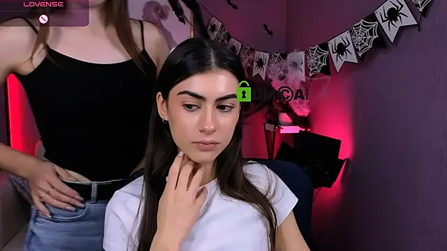 Snapshot of flora_ri chatting on 10/29/25, 10:25 flora ri online show from 10/29/25, 10:25