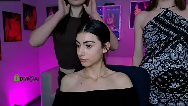 Snapshot of flora_ri chatting on 11/13/25, 12:53 flora ri online show from 11/13/25, 12:53