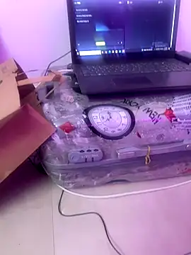 Snapshot of YourSuperTanya chatting on 10/25/25, 06:34 YourSuperTanya online show from 10/25/25, 06:34