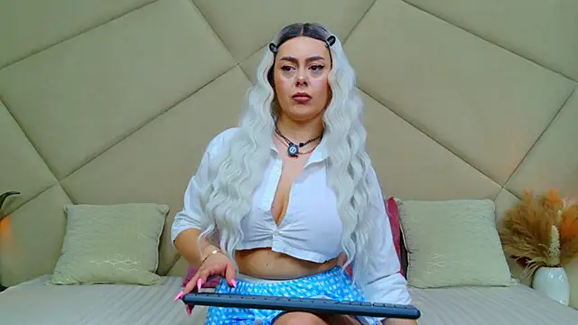 Snapshot of ChloeFrost chatting on 02/11/26, 06:13 ChloeFrost online show from 02/11/26, 06:13