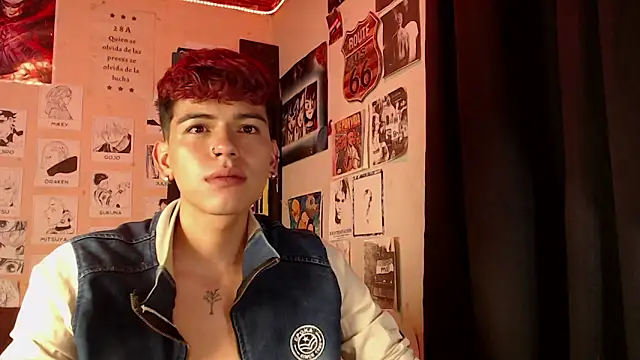 Snapshot of Mickey_Magic chatting on 03/14/25, 06:32 Mickey Magic online show from 03/14/25, 06:32