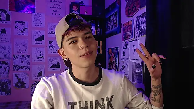 Snapshot of Mickey_Magic chatting on 03/18/25, 08:05 Mickey Magic online show from 03/18/25, 08:05