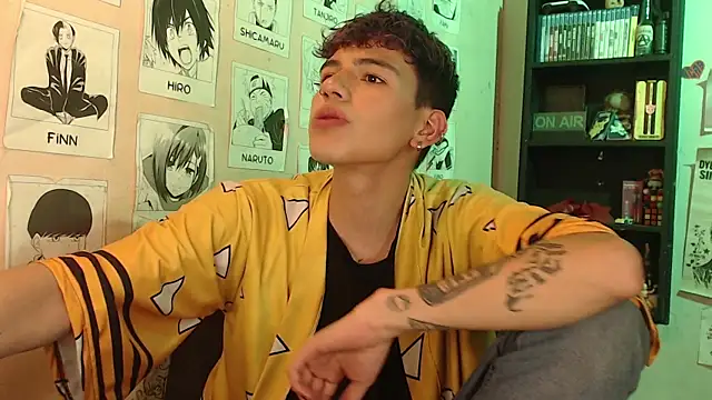 Snapshot of Mickey_Magic chatting on 02/18/25, 10:47 Mickey Magic online show from 02/18/25, 10:47