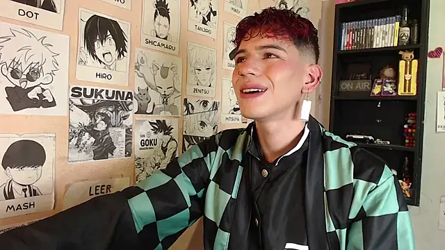 Snapshot of Mickey_Magic chatting on 03/08/25, 04:23 Mickey Magic online show from 03/08/25, 04:23