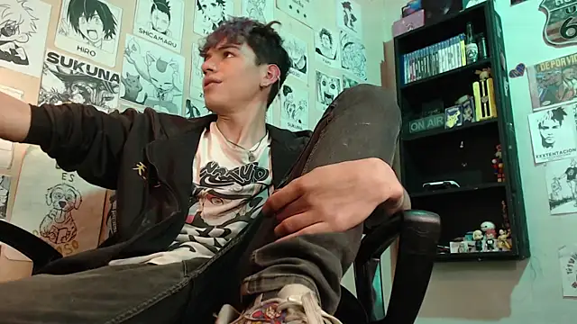 Snapshot of Mickey_Magic chatting on 03/01/25, 12:01 Mickey Magic online show from 03/01/25, 12:01