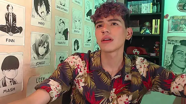 Snapshot of Mickey_Magic chatting on 02/22/25, 01:55 Mickey Magic online show from 02/22/25, 01:55