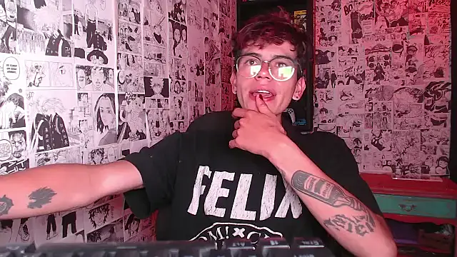 Snapshot of Mickey_Magic chatting on 10/06/25, 04:35 Mickey Magic online show from 10/06/25, 04:35