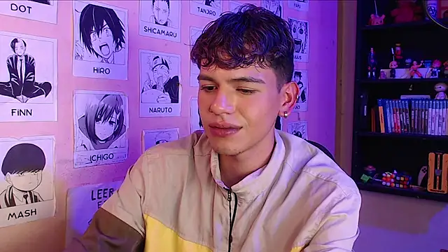 Snapshot of Mickey_Magic chatting on 02/07/25, 09:26 Mickey Magic online show from 02/07/25, 09:26