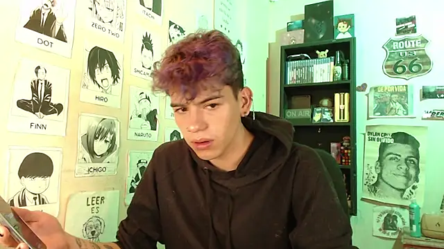 Snapshot of Mickey_Magic chatting on 02/16/25, 07:04 Mickey Magic online show from 02/16/25, 07:04