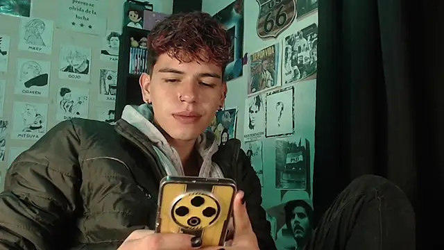 Snapshot of Mickey_Magic chatting on 03/19/25, 07:51 Mickey Magic online show from 03/19/25, 07:51