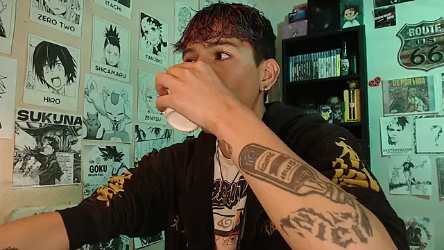 Snapshot of Mickey_Magic chatting on 03/01/25, 02:48 Mickey Magic online show from 03/01/25, 02:48