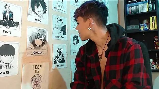 Snapshot of Mickey_Magic chatting on 02/12/25, 04:44 Mickey Magic online show from 02/12/25, 04:44