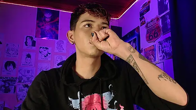 Snapshot of Mickey_Magic chatting on 03/23/25, 06:05 Mickey Magic online show from 03/23/25, 06:05