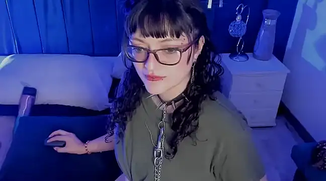 Snapshot of JeanneSabatier chatting on 03/06/25, 10:47 JeanneSabatier online show from 03/06/25, 10:47
