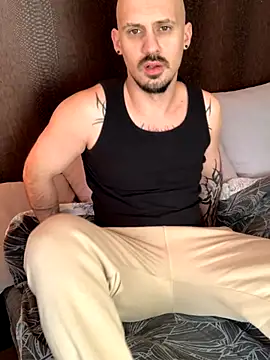 AssHunter4k online show from 11/16/25, 08:19