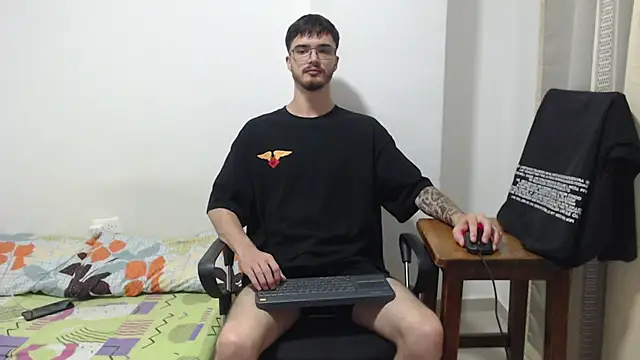 Aleex Miller online show from 11/18/25, 10:40