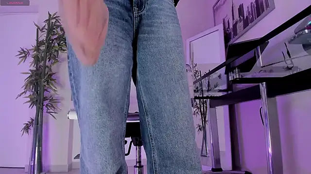 hannah howeell   online show from 02/23/26, 09:54