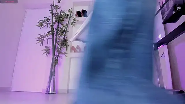 hannah howeell   online show from 10/23/25, 09:52