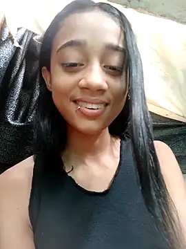 Snapshot of Zoe_Sweett18 chatting on 03/07/25, 12:34 Zoe Sweett18 online show from 03/07/25, 12:34