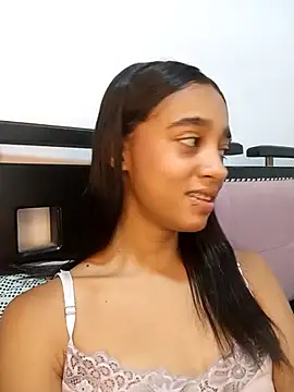 Snapshot of Zoe_Sweett18 chatting on 06/11/26, 12:43 Zoe Sweett18 online show from 06/11/26, 12:43