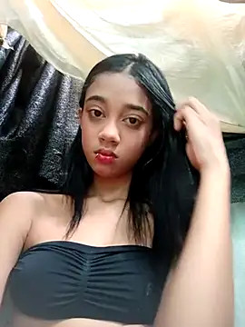 Snapshot of Zoe_Sweett18 chatting on 03/08/25, 12:41 Zoe Sweett18 online show from 03/08/25, 12:41