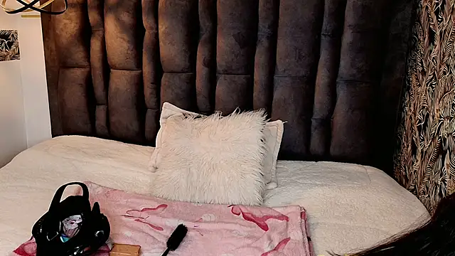 Connie Bell online show from 02/13/26, 01:44