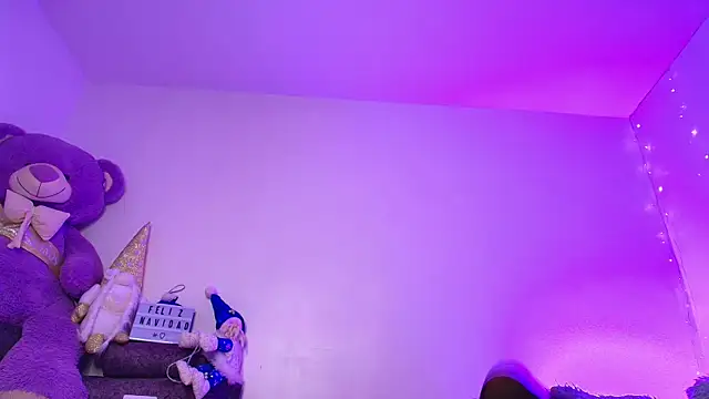 MiaFlamesxxx online show from 12/18/25, 12:27