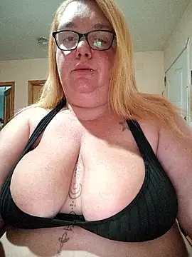 diosacurvy1984 online show from 10/17/25, 08:28