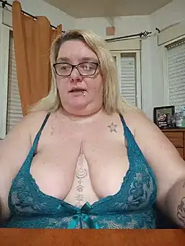 Snapshot of diosacurvy1984 chatting on 05/20/26, 07:05 diosacurvy1984 online show from 05/20/26, 07:05