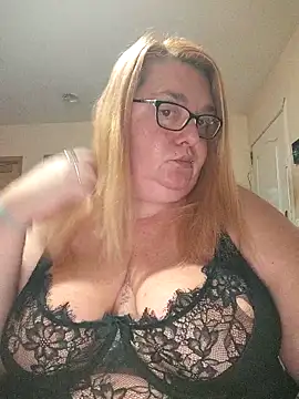 diosacurvy1984 online show from 10/28/25, 07:18