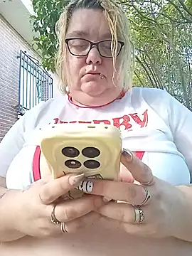 Snapshot of diosacurvy1984 chatting on 05/24/26, 04:51 diosacurvy1984 online show from 05/24/26, 04:51