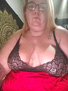 diosacurvy1984 online show from 10/17/25, 08:54