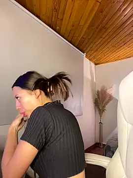 Sofia18 pinkk online show from 12/17/25, 11:10