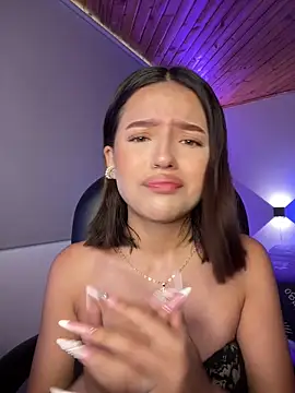 Snapshot of Sofia18_pinkk chatting on 03/04/26, 08:27 Sofia18 pinkk online show from 03/04/26, 08:27