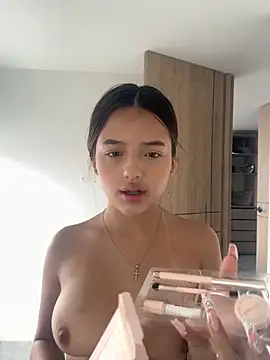 Sofia18 pinkk online show from 10/27/25, 08:32