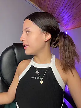 Snapshot of Sofia18_pinkk chatting on 02/23/26, 09:48 Sofia18 pinkk online show from 02/23/26, 09:48