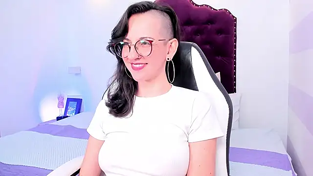 Snapshot of ana_liebert chatting on 02/12/25, 03:27 ana liebert online show from 02/12/25, 03:27