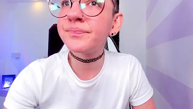 Snapshot of ana_liebert chatting on 02/20/25, 12:04 ana liebert online show from 02/20/25, 12:04