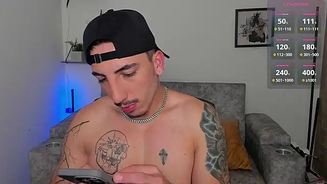 dylanspencer28 online show from 10/30/25, 02:21