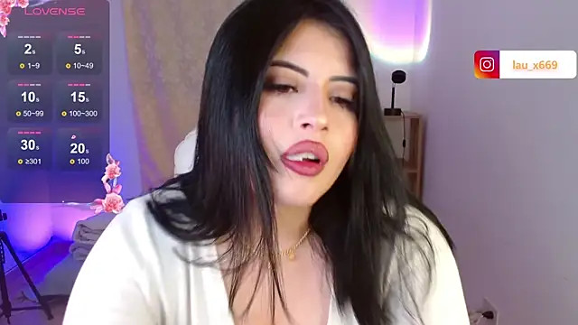 Snapshot of isabella1616 chatting on 10/07/25, 04:02 isabella1616 online show from 10/07/25, 04:02