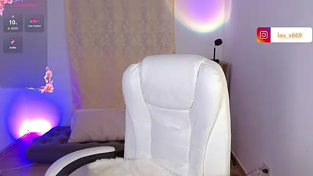 Snapshot of isabella1616 chatting on 10/11/25, 03:40 isabella1616 online show from 10/11/25, 03:40