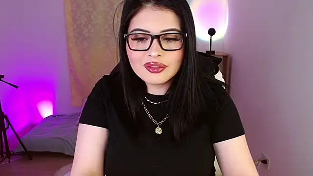 Snapshot of isabella1616 chatting on 09/19/25, 03:10 isabella1616 online show from 09/19/25, 03:10