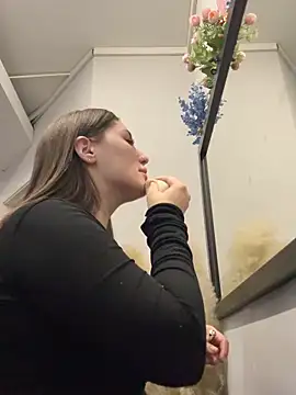 KiraBarlows online show from 10/05/25, 07:21