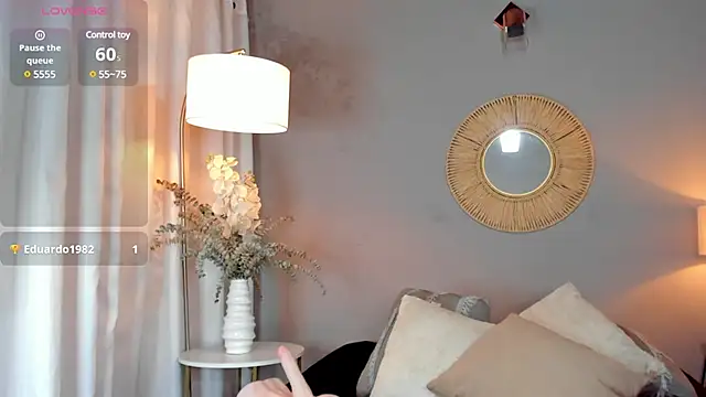 viviannehill hot online show from 02/25/25, 09:58