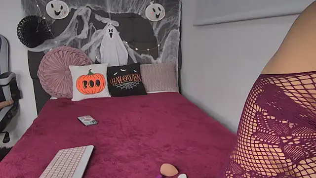 AmandaBrooks 18 online show from 10/19/25, 12:46