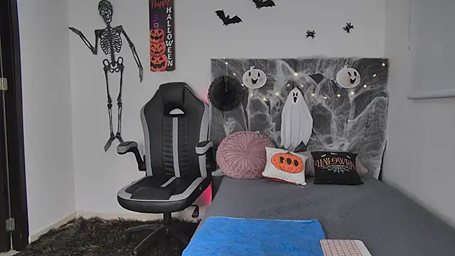 AmandaBrooks 18 online show from 10/07/25, 05:52