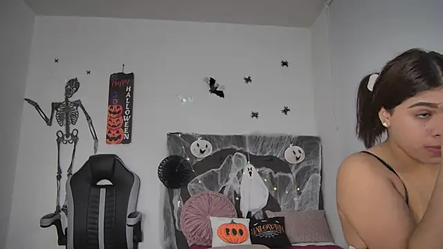 AmandaBrooks 18 online show from 10/16/25, 01:36